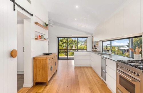 Ocean Grove Apartment | Sunset Shack - Sleeps 6 - Dog friendly!