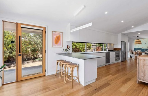Ocean Grove Apartment | Sunset Shack - Sleeps 6 - Dog friendly!