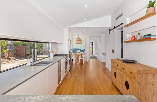 Ocean Grove Apartment | Sunset Shack - Sleeps 6 - Dog friendly!
