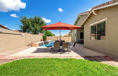Rovey Farm Estates House | Sunset Stadium Stay! 5 Min Drive to State Farm Stadium, Westgate, Top Golf