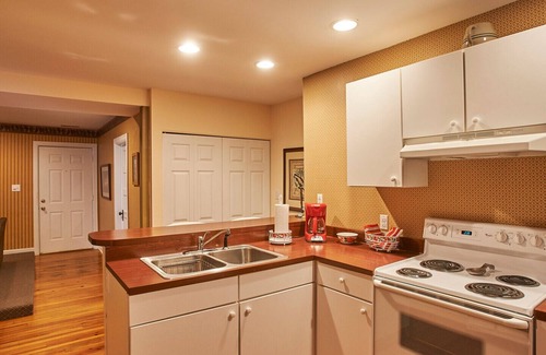 Blowing Rock House | Sunset Stroll 1BR/1BA Apartment on Sunset and Main St. by Blowing Rock