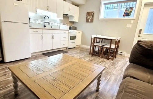 Okanagan-Similkameen House | Sunset Suite at Sendero Canyon with Hot Tubnn