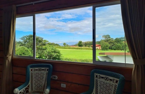 San Isidro Apartment | Sunset Suite near Poas Volcano & SJO Airport