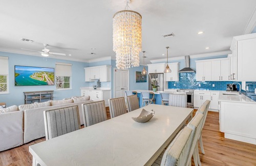 Little Venice House | Sunset Tides - Luxury Waterfront Pool Home, 30' Dock