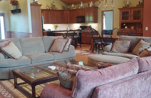 Franklin House | SUNSET VALLEY VIEW! LUXURY HOME WITH VIEWS FOR LARGE FAMILY OR FAMILY GATHERING!