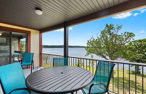 Kimberling City House | Sunset View at Anchor's Point - Lakefront Stay for 8 with Private Balcony
