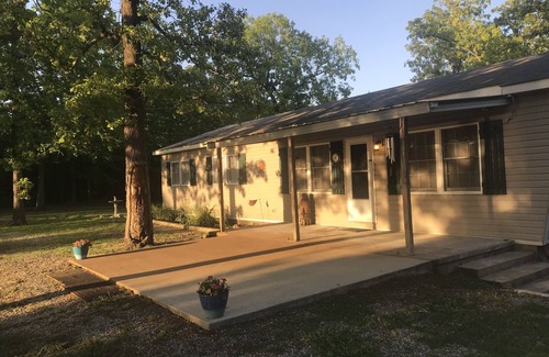 Gamaliel House | Sunset View- Private retreat with lake view on 2 acres , minutes to lake