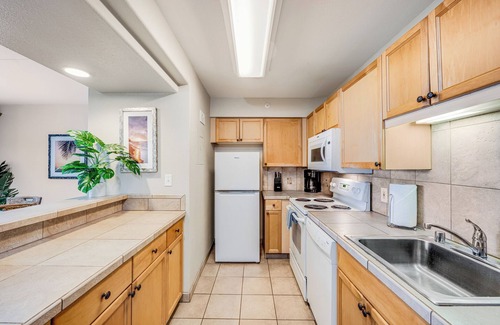 Kahana Condo | Sunset Views, Beach, Pool, BBQ, Stand-Up Paddleboarding, Private Lanai!