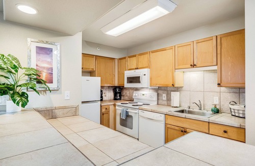 Kahana Condo | Sunset Views, Beach, Pool, BBQ, Stand-Up Paddleboarding, Private Lanai!