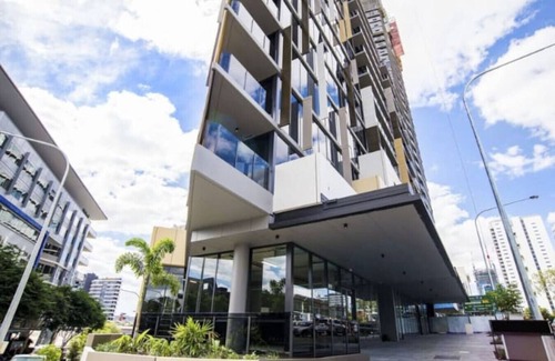 South Brisbane Apartment | Sunset Views From Our Cute and Clean Studio