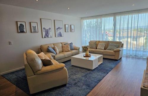 Gold Coast Apartment | Sunset Views - Spacious Getaway
