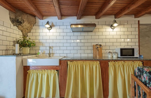La Concepcion House | Sunset Views Terrace 2BR Cave House - Parking