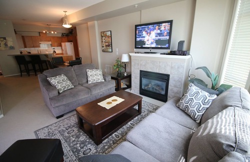 North End Condo | Sunset Waterfront 902