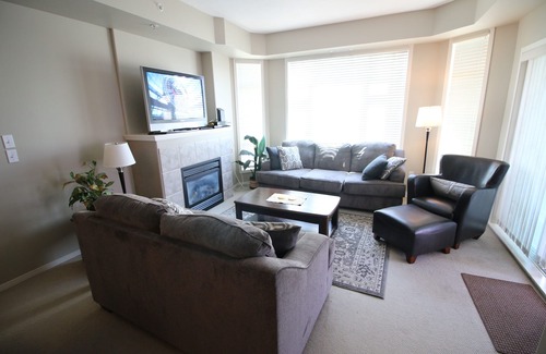 North End Condo | Sunset Waterfront 902