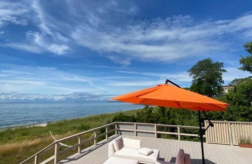 Lion Head Beach House | Sunset Waterfront House in East Hampton