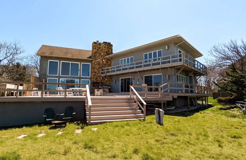 Lion Head Beach House | Sunset Waterfront House in East Hampton