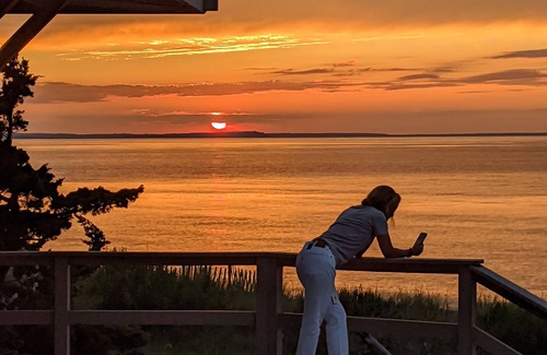 Lion Head Beach House | Sunset Waterfront House in East Hampton