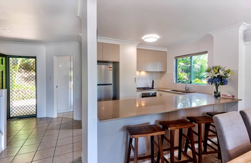 Hamilton Island House | Sunset Waters 19 Hamilton Island - golf buggy and transfers