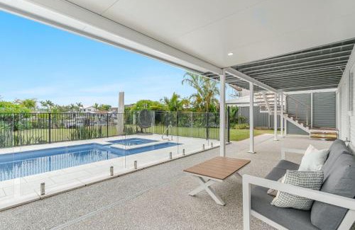 Yamba House | Sunset Waters - Waterfront with Pool