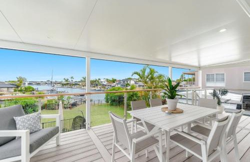 Yamba House | Sunset Waters - Waterfront with Pool