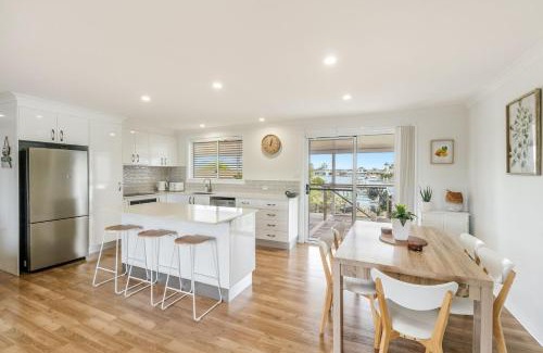 Yamba House | Sunset Waters - Waterfront with Pool