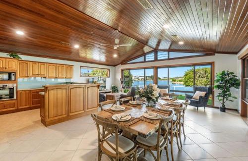 Yamba House | Sunsets at 101 - Pet Friendly Waterfront