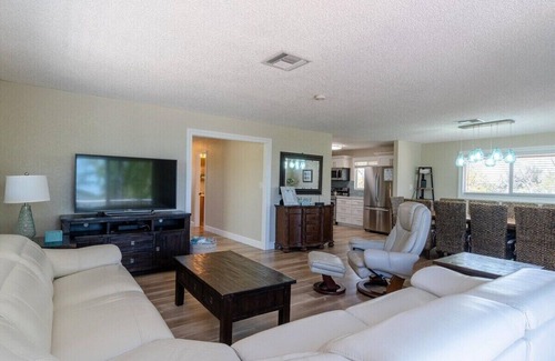 Marathon House | Sunsets in Paradise~ Gulf Front Pool Home, 22' Dock, Kayaks, Bikes & Paddleboards