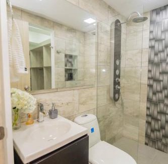 El Tesoro Apartment | Sunsets on the 14th Floor - 5 minutes from Provenza Medellin