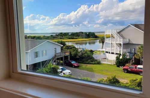 The Point House | Sunsets over the Sound, Poolside Luxury, steps away to The Point, diamond of the