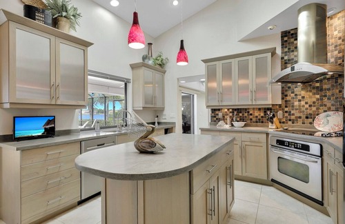 Pelican House | Sunsets, Warm Pool -Million Dollar View -See our Video/360 Tour/5-star reviews