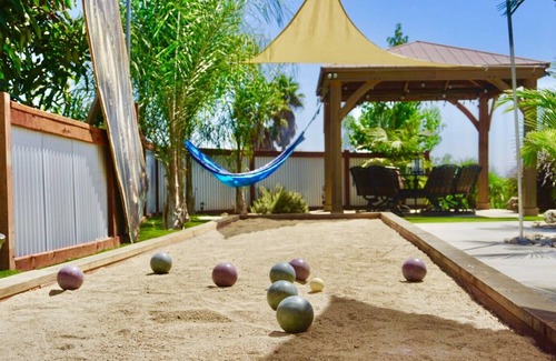 Fallbrook House | Sunshine and privacy in a resort style setting with pool/jacuzzi and outdoor bar