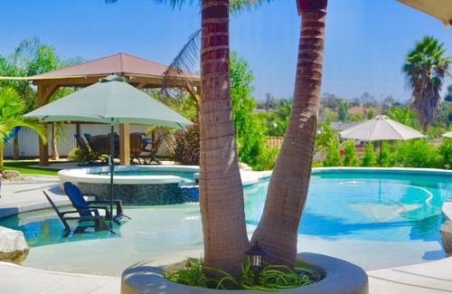 Fallbrook House | Sunshine and privacy in a resort style setting with pool/jacuzzi and outdoor bar