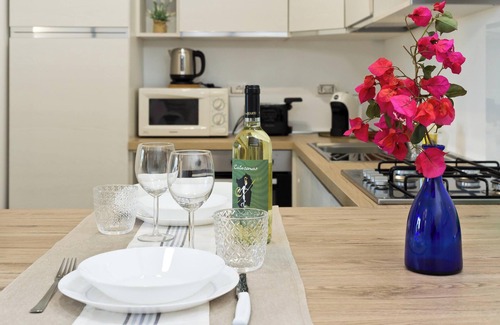 Quartu Sant'Elena Apartment | Sunshine apartment with WLAN, air conditioning and terrace; parking spaces available