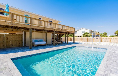Villa Segunda House | Sunshine Beach House - Private Pool - 5 minute walk to beaches - Pet friendly