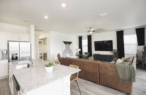 Naples House | Sunshine & Beach Vibes! Book now!