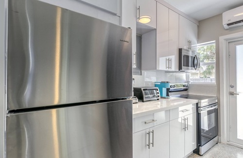 Wilton Manors Apartment | Sunshine Complex Summ