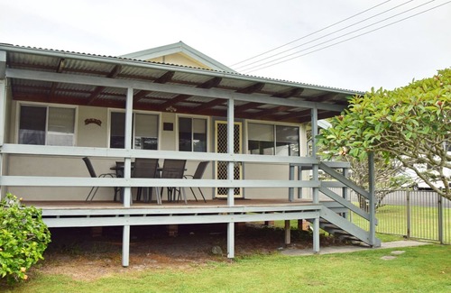 South West Rocks Cottage | Sunshine Cottage - walk to the beach
