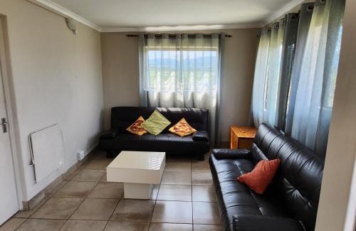 Hartbeespoort Ski Chalet | Sunshine Cottage