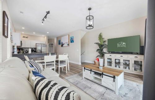 Myrtle Beach House | Sunshine Derby - 1 Block to Beach- Garage EV Charge