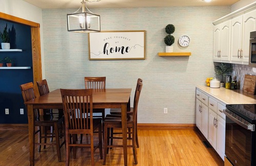 Monticello House | Sunshine Escape: Spacious 6-BDR Home w/Patio, Fire Pit & 2 Miles to Marina