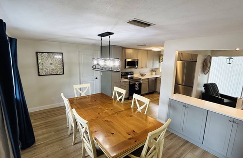 Sarasota Springs House | Sunshine Haven: Relax and Unwind