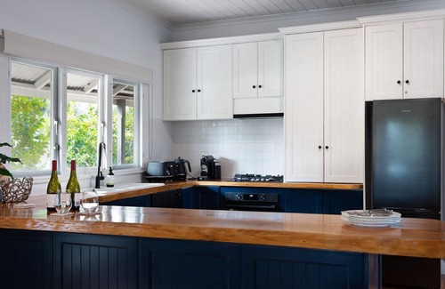 Daylesford House | Sunshine House-Beautiful refurbished 4 Bedrooms with magnificinet gardens
