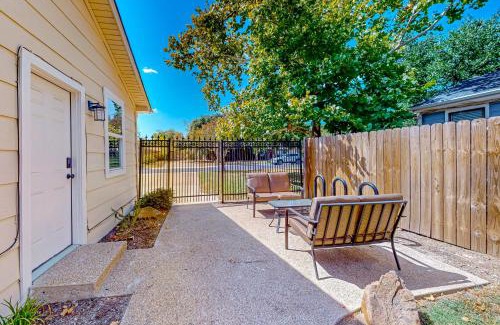 College Hills Estates Hotel | Sunshine House Texas Hideaway