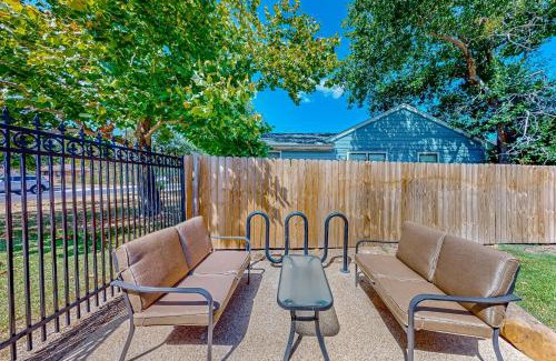 College Hills Estates Hotel | Sunshine House Texas Hideaway