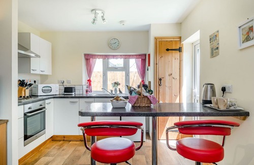 Fiddington Cottage | SUNSHINE LODGE, pet friendly, character holiday cottage in Stogursey