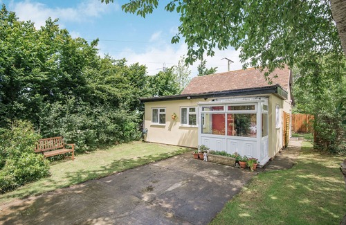Fiddington Cottage | SUNSHINE LODGE, pet friendly, character holiday cottage in Stogursey