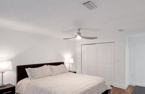 La Villa Gardens House | Sunshine n Key Lime (3-Bedroom Home) with Pool by RedAwning