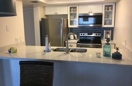 Stuart Condo | Sunshine & Palm Trees Overlooking The Water- Walk To The Beach!