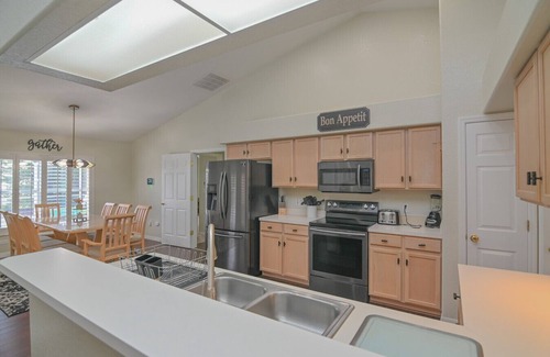Loma Vista House | Sunshine Serenity Villa – 4BR Davenport Home with Private Pool near Disney