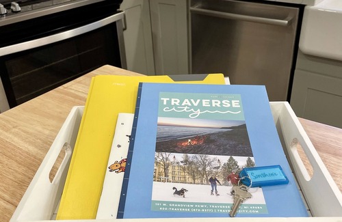 Traverse City House | SUNSHINE SHORES